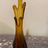 Vase en verre ambré