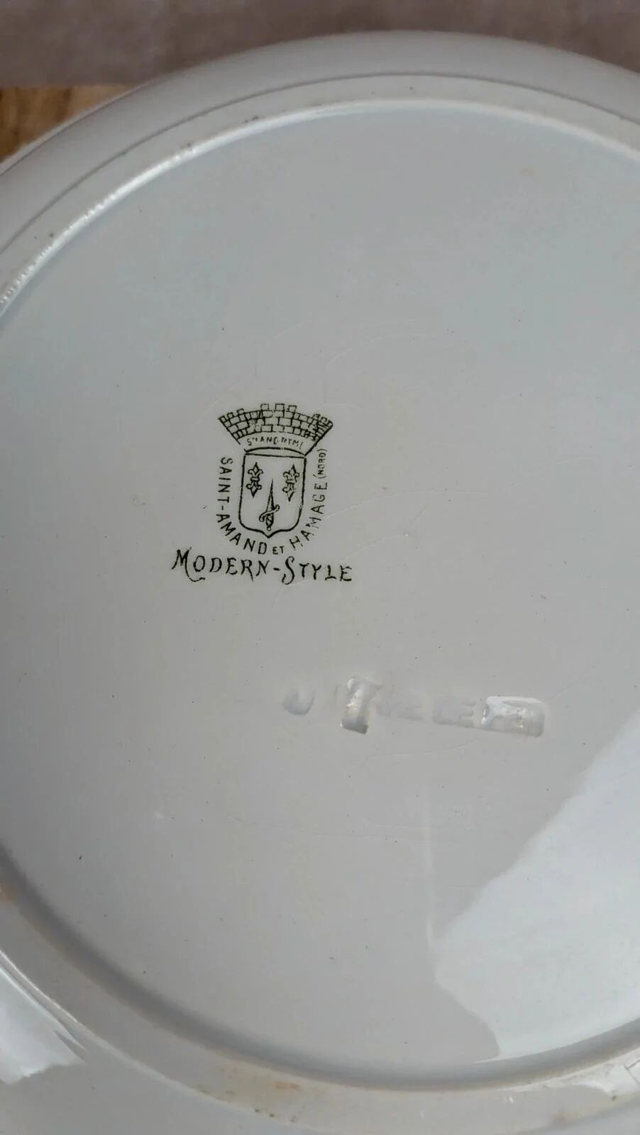 Antique shallow dish Saint-Amand – Ironstone – Modern Style model