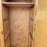 Armoire en chêne 3 portes miroir pieds compas