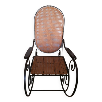 Fauteuil à bascule en métal et osier