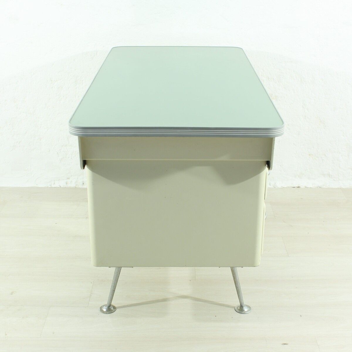 Bureau en métal du milieu du siècle des années 50