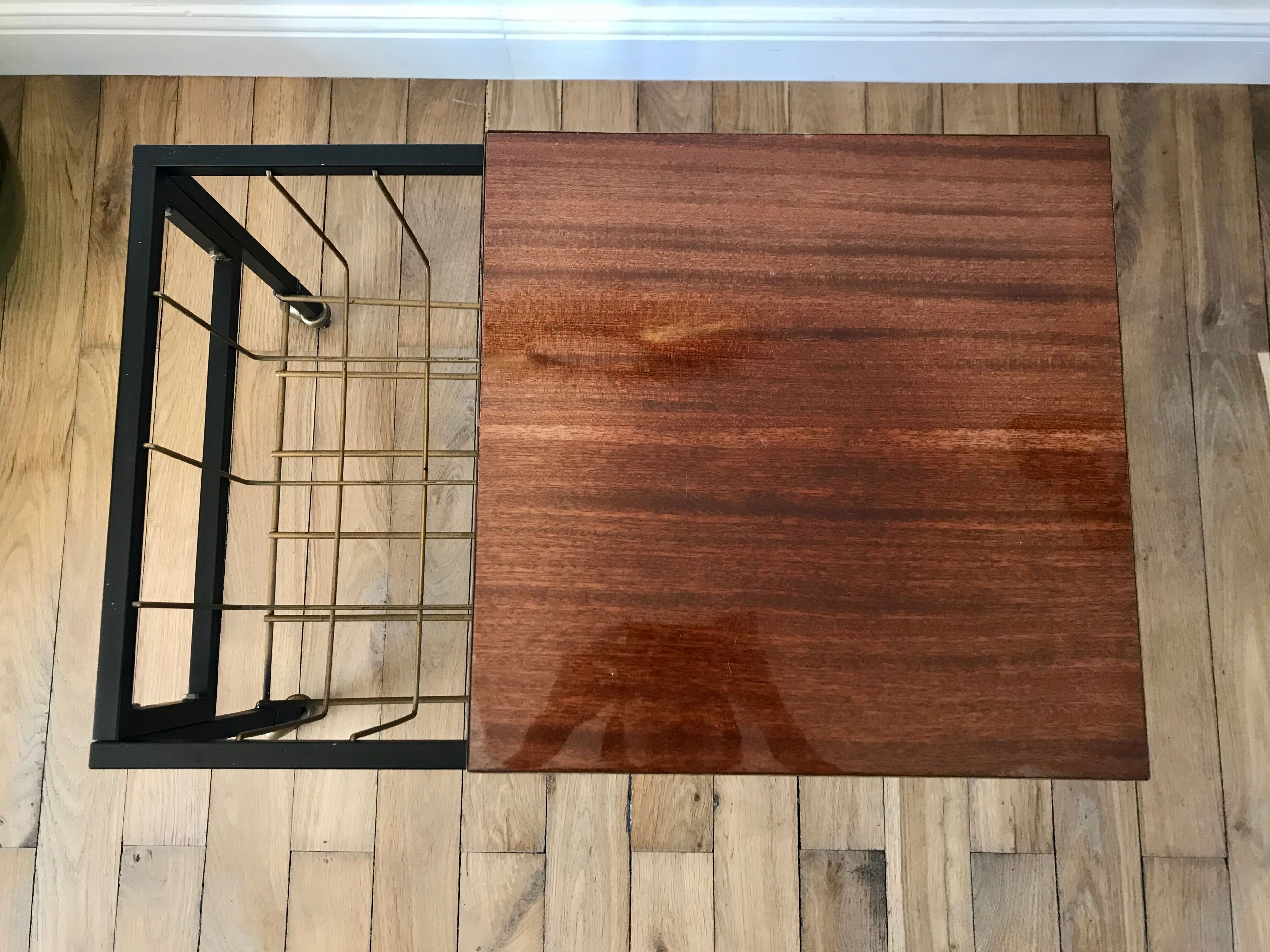 Range-vinyl service in formica and brass 70s