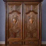 Armoire ancienne en Noyer massif sculpté – époque Louis XIII