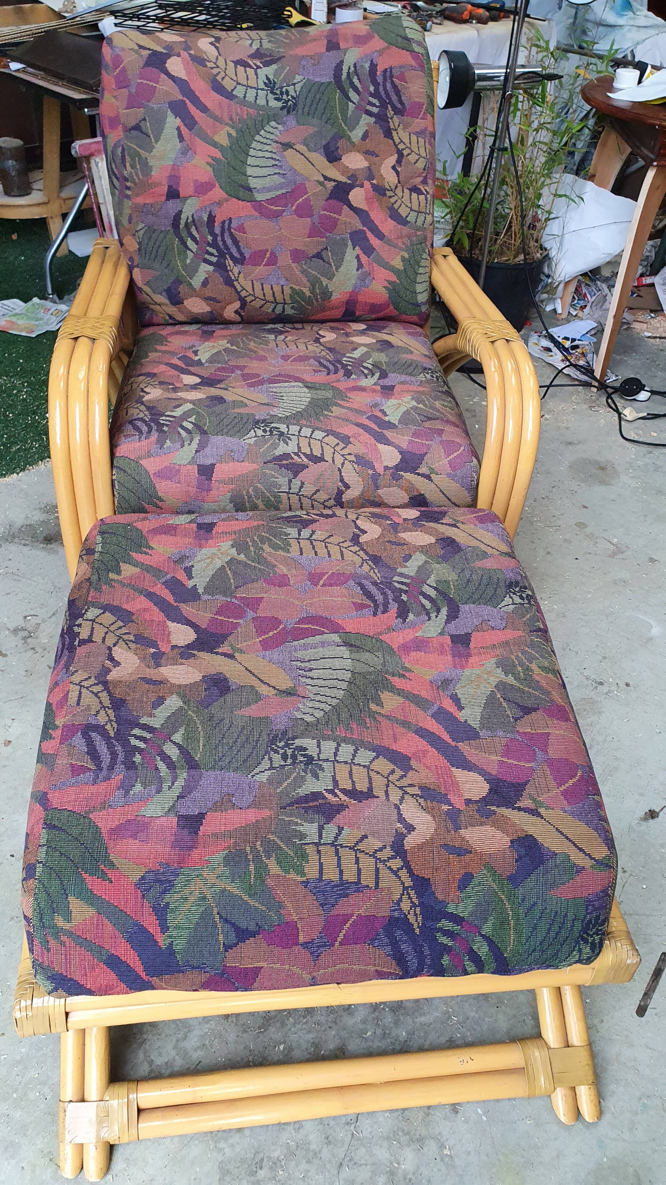 Resting rattan chair - rests feet