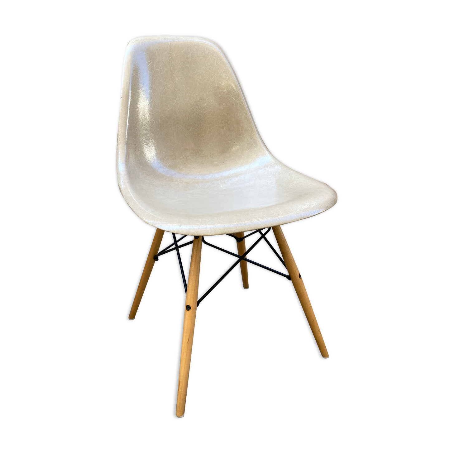 Beige chair DSW Eames