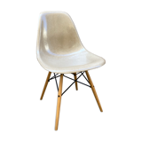 Beige chair DSW Eames
