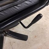 Fauteuil pivotant Skalma avec repose-pieds design danois