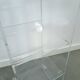 Armoire de rangement en plexiglas sur roulettes