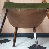 Paire de bridges en velours vert et bois foncé
