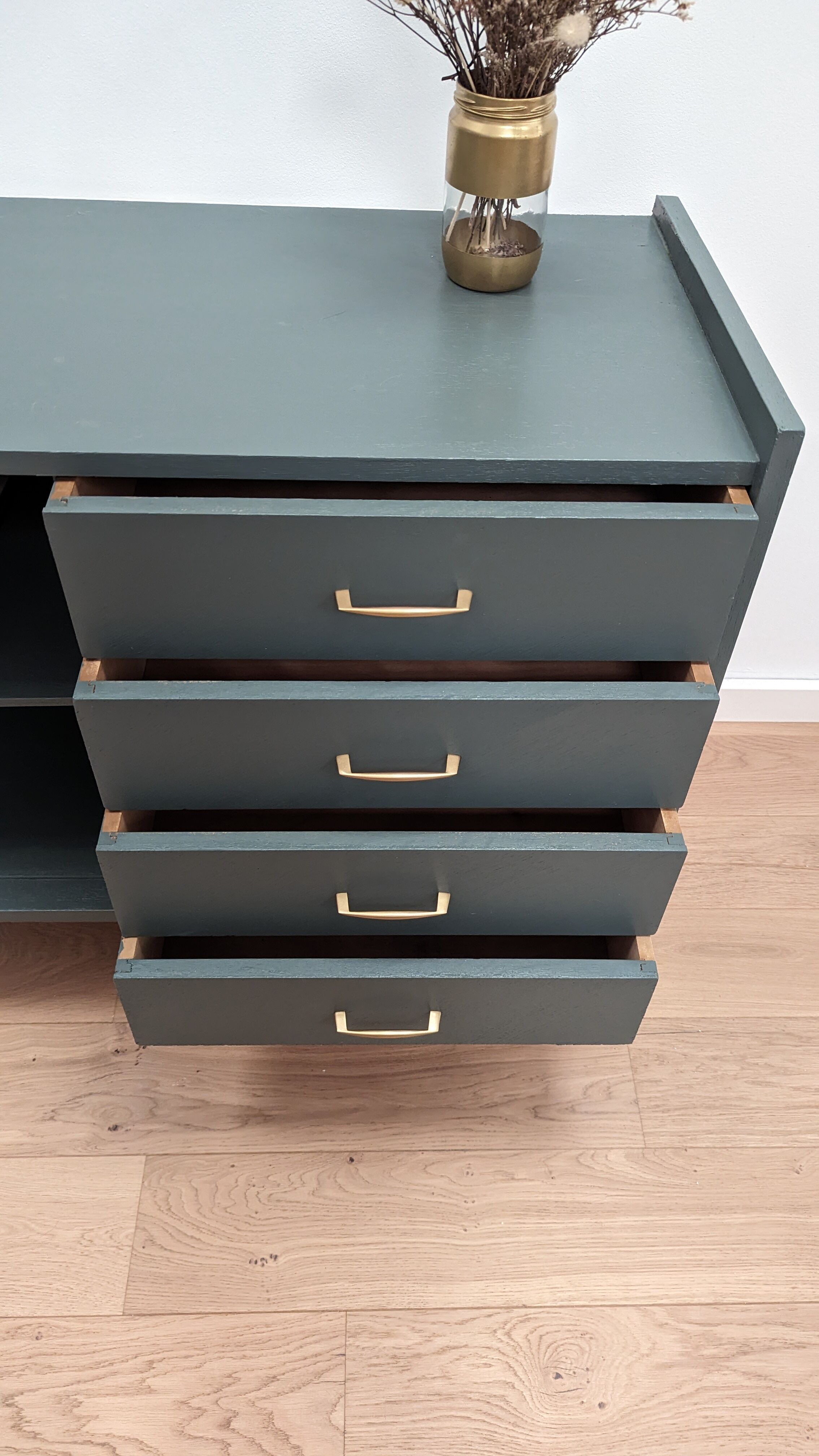 Vintage storage unit