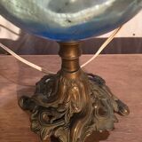 Lampe à pétrole bleue et pied laiton, électrifiée