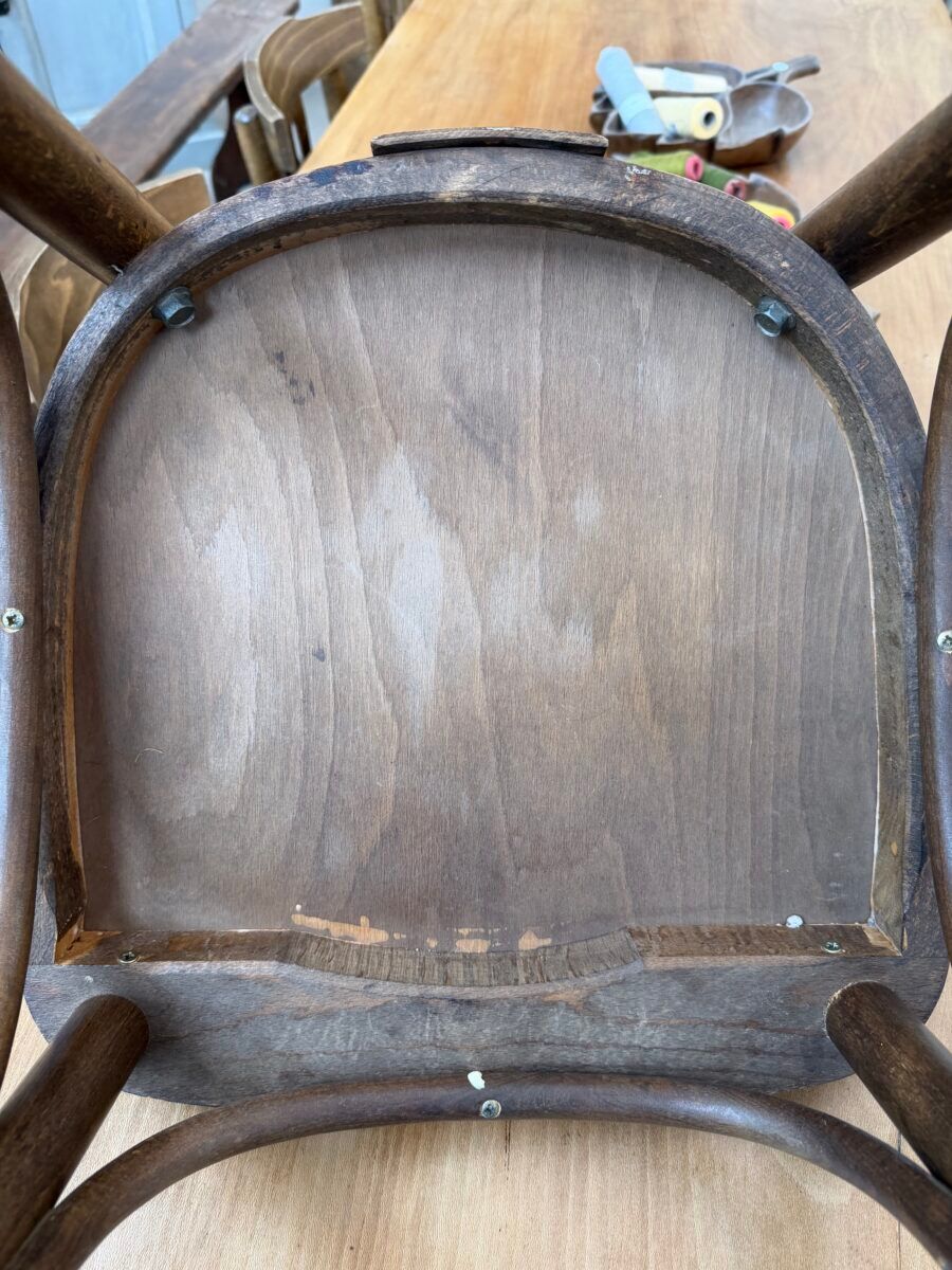 Suite de 54 chaises de bistrot
