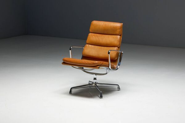 Chaise Soft Pad EA216 par Charles et Ray Eames, États-Unis, 1969