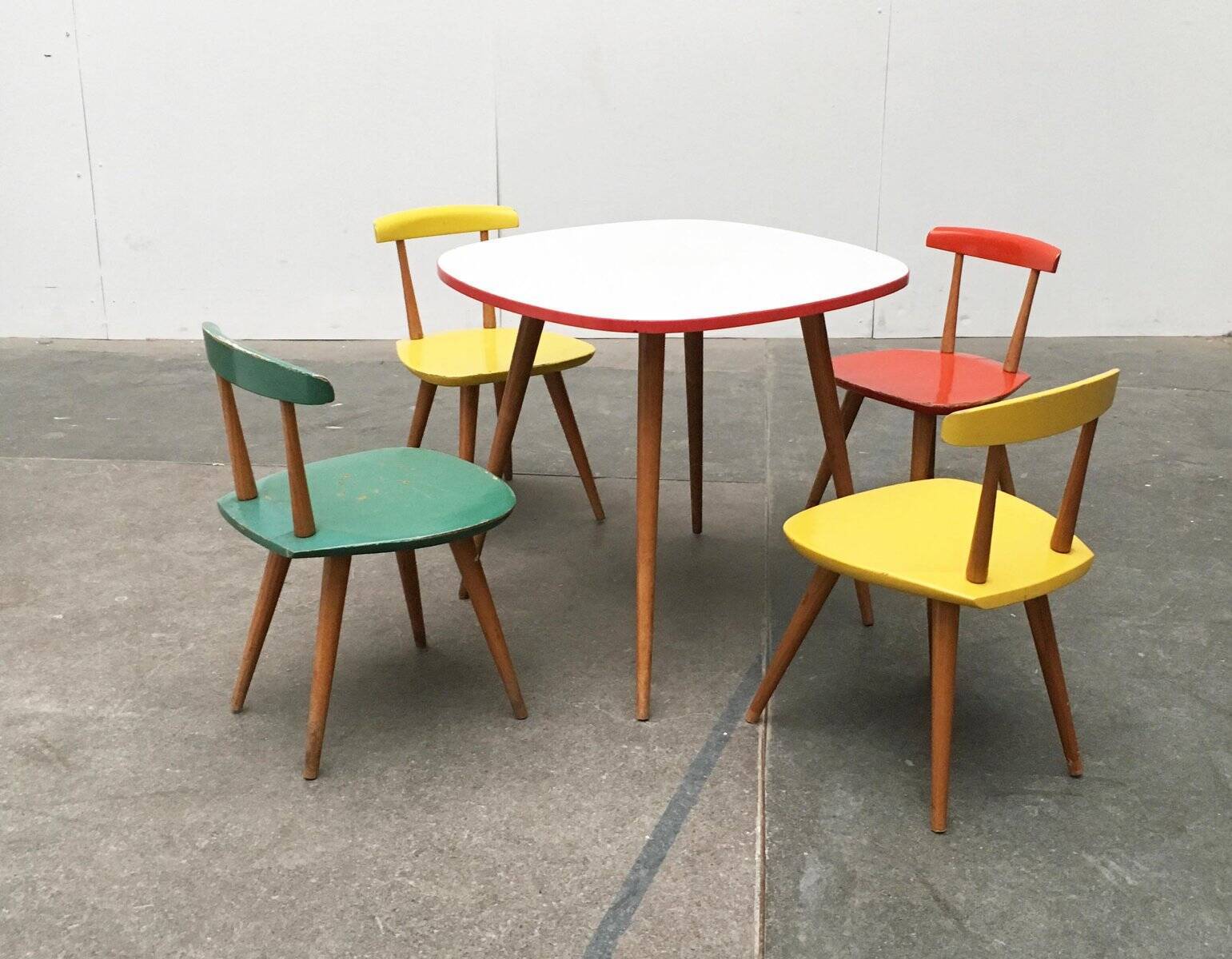 Children's table and chair set by Karla Drabsch for Kleid & Raum, 1950s, set of 5.