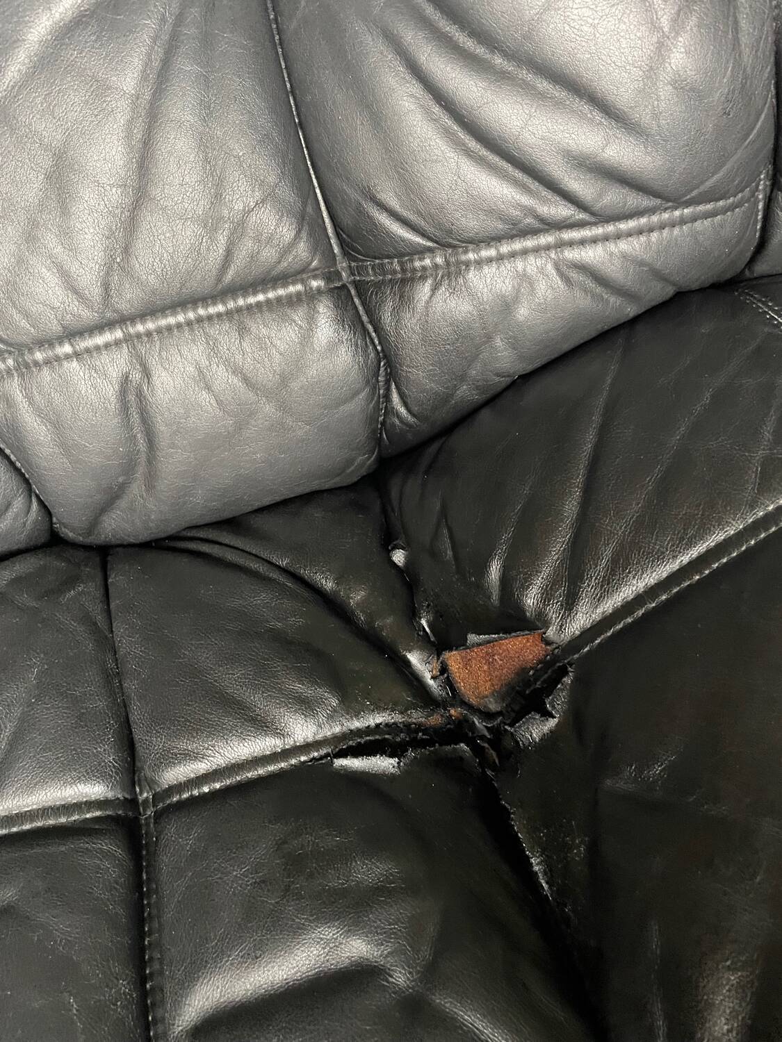 Kashima 2-seater sofa in black leather Michel Ducaroy, 1970