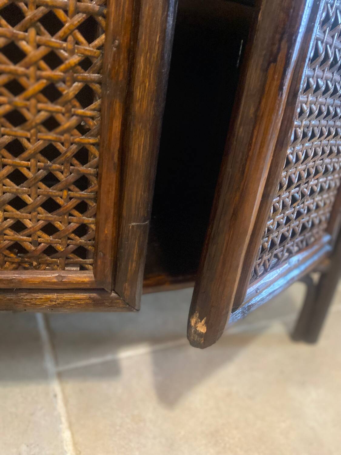 Étagère en rotin vintage