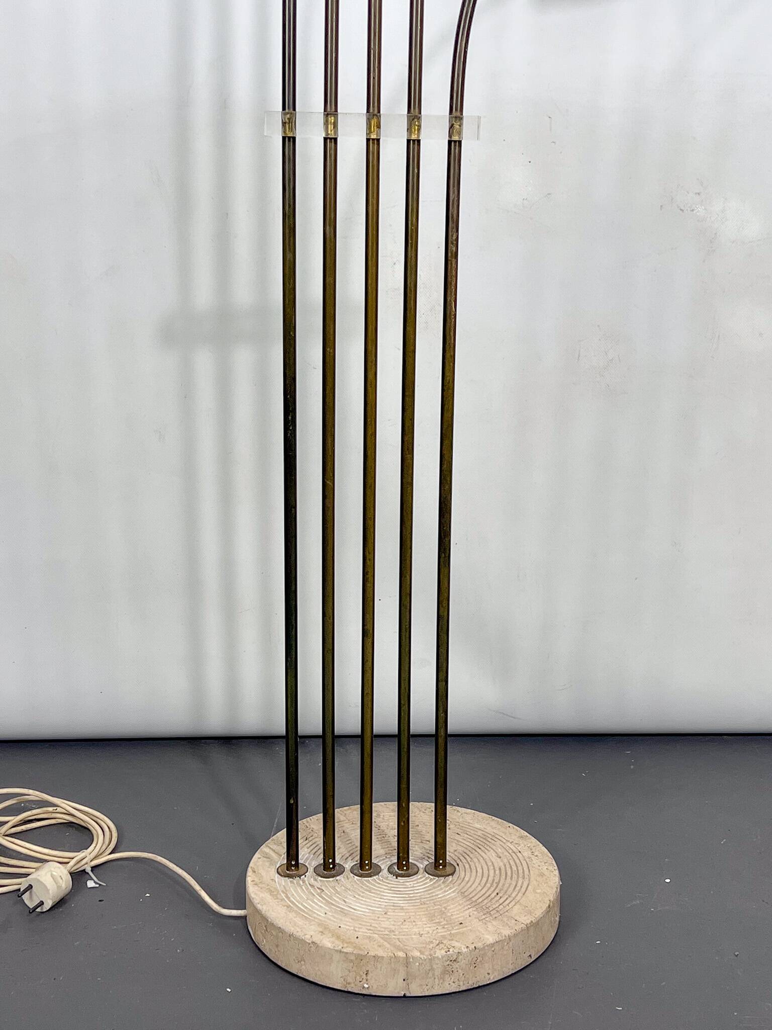 Goffredo Reggiani attributed. Floor lamp in brass and travertine. Italy 196