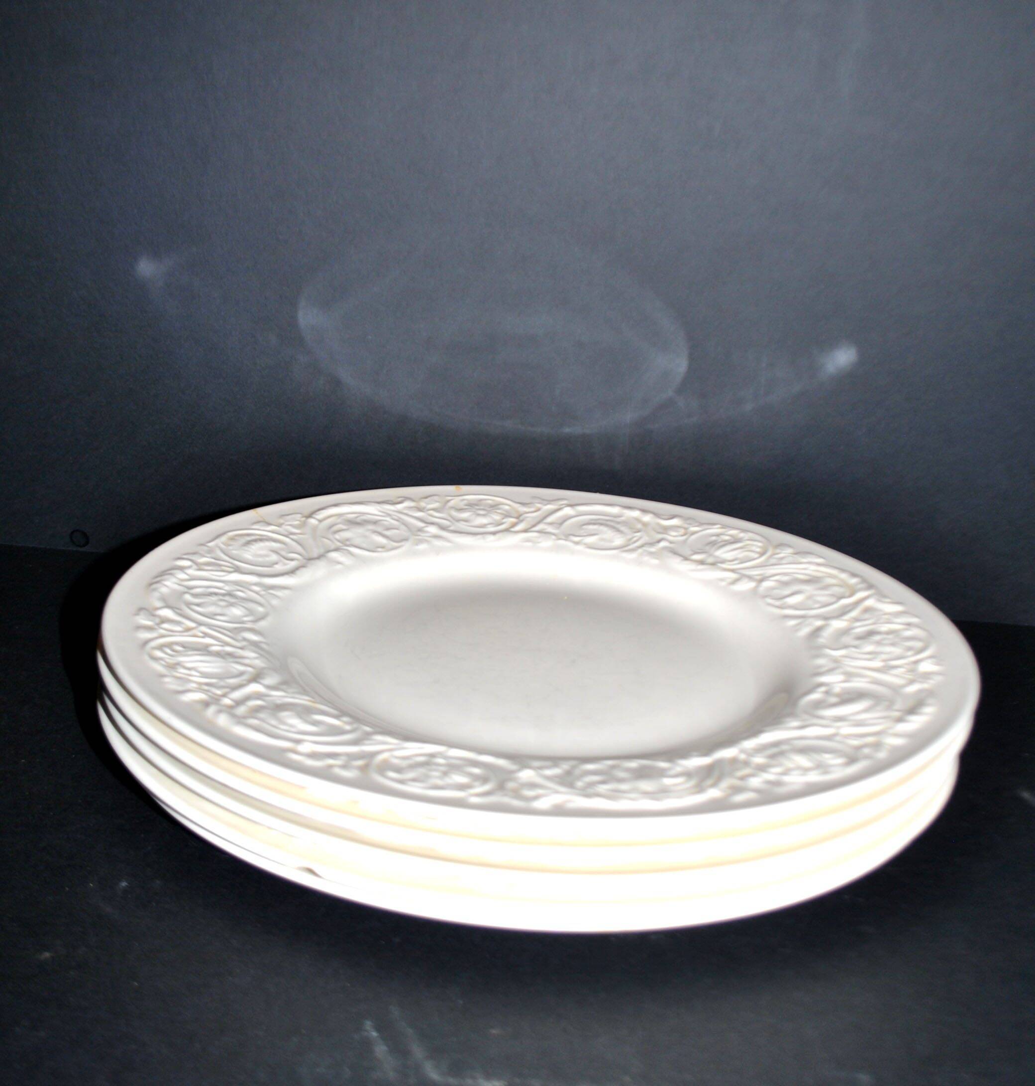 Wedgwood set of 5 Patrician garland England moulded earthenware plates 26.5 cm