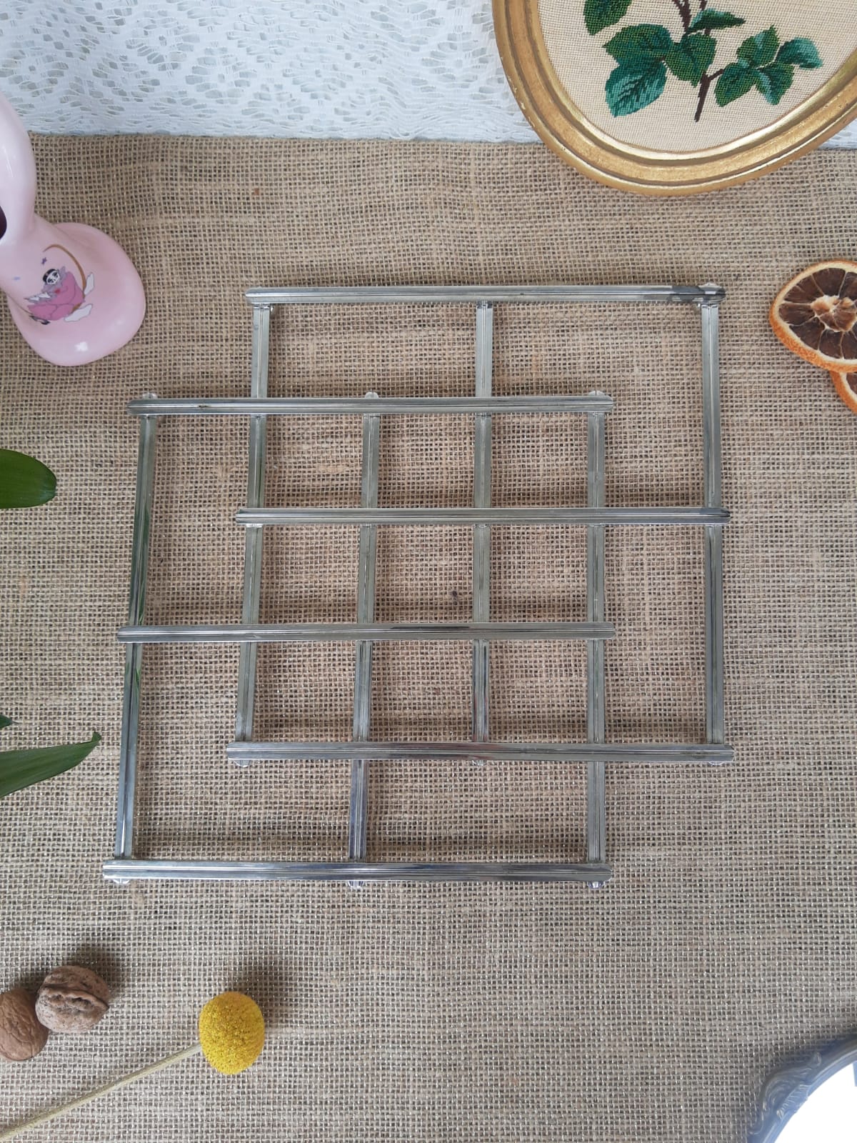 Stretchy silver metal flat bottom