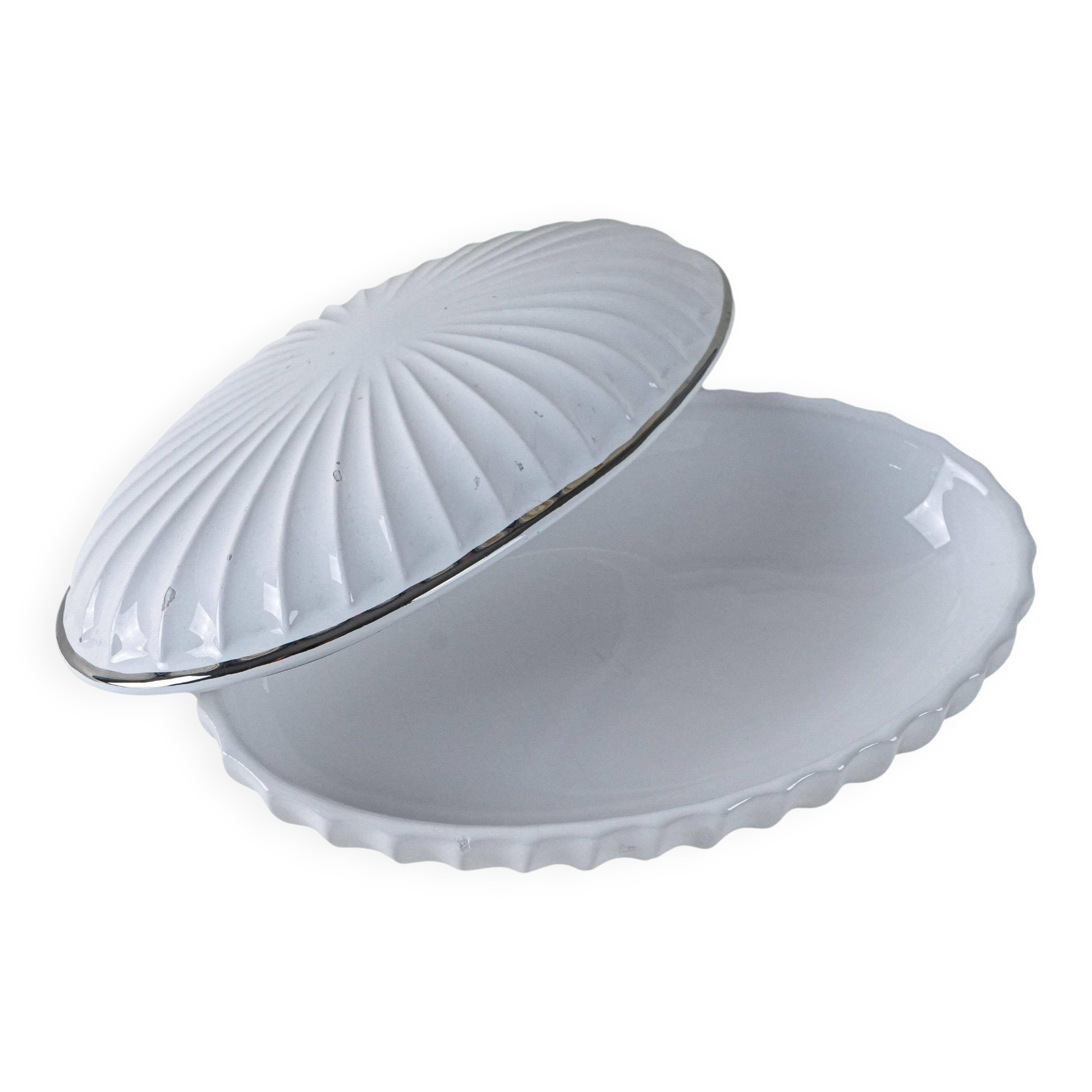 Porcelain seashell box, Italian design, 1970s, production: Italy