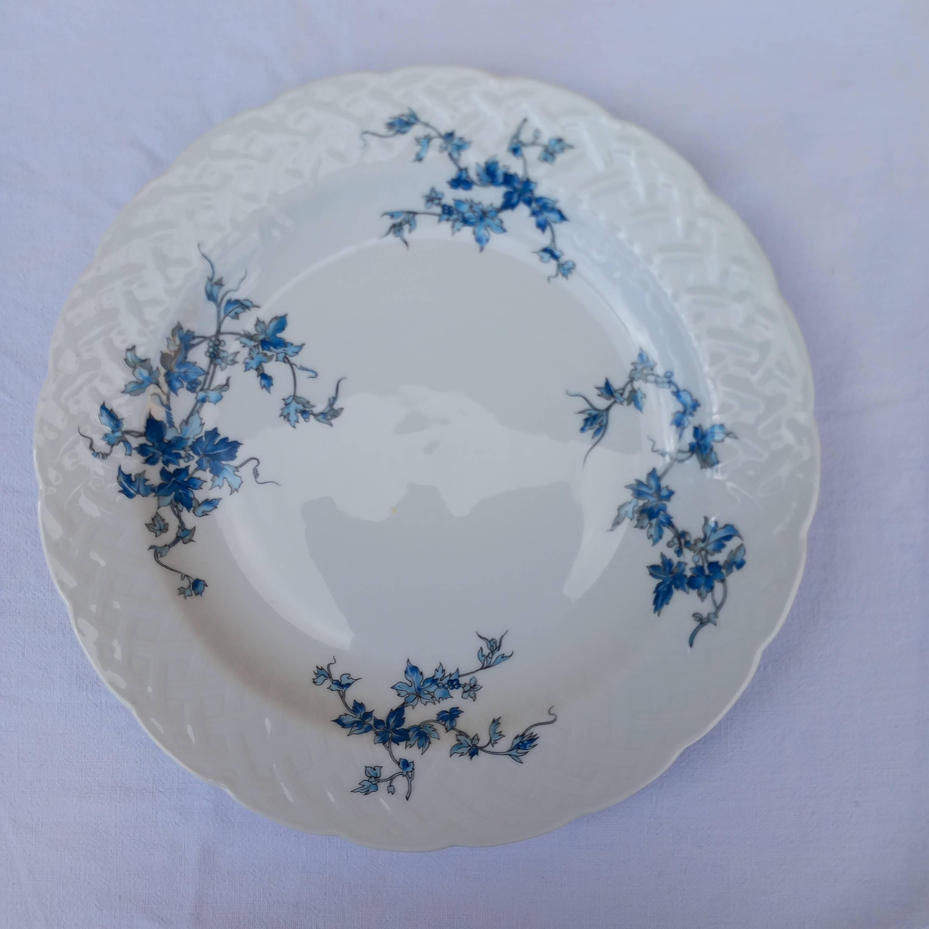 Round Bernardaud porcelain serving dish - Saint-Saens model - 1970s