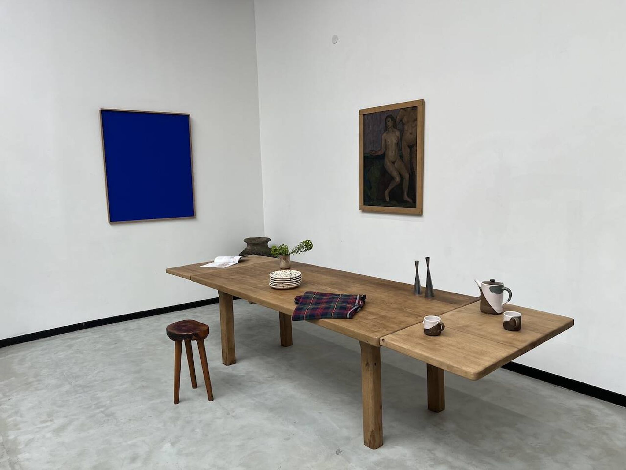 Large farm table from the 60s, in solid oak, with extensions