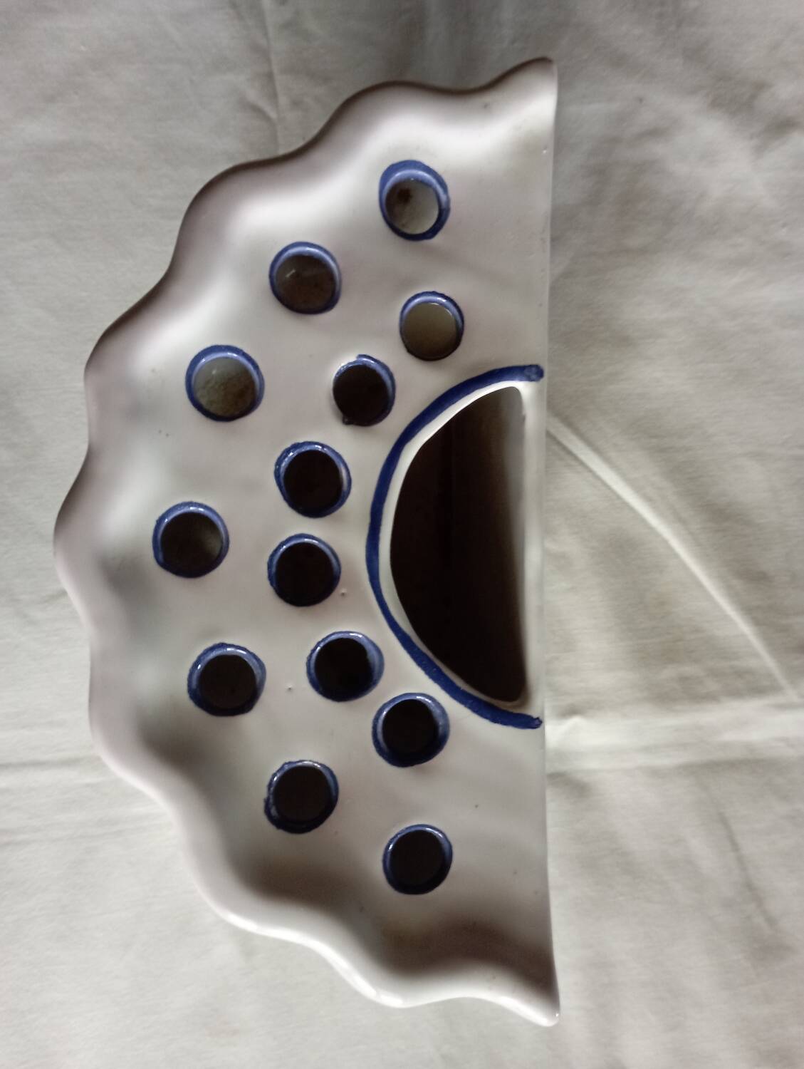 Moustiers flower girl