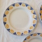 Set of 8 Saint Amandinoise flat plates model 3529