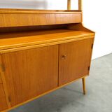 Teak fineer kast uit Zweden met lades, legplank en uitschuifbare plank