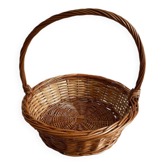 Round wicker basket