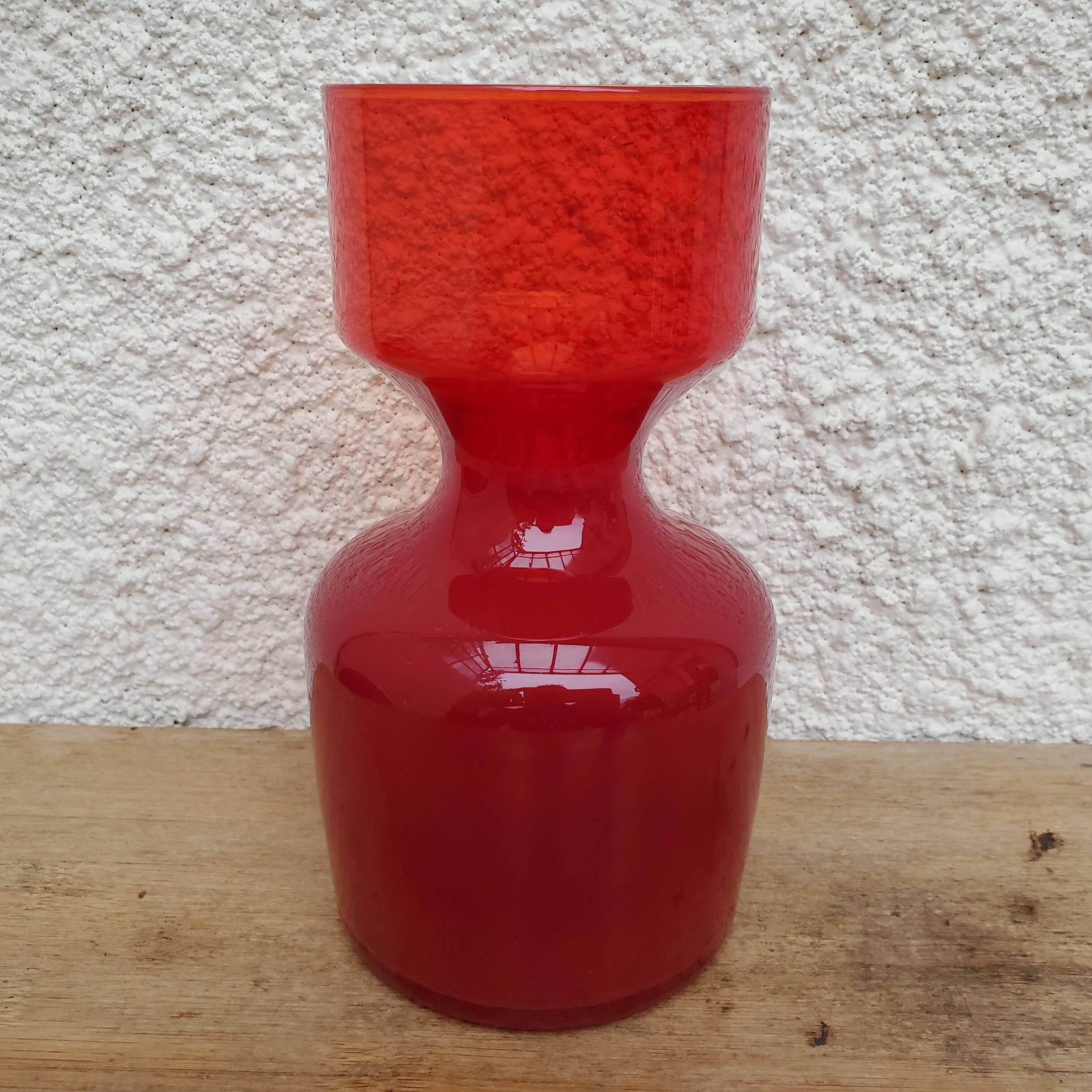 Diabolo vase in red glass