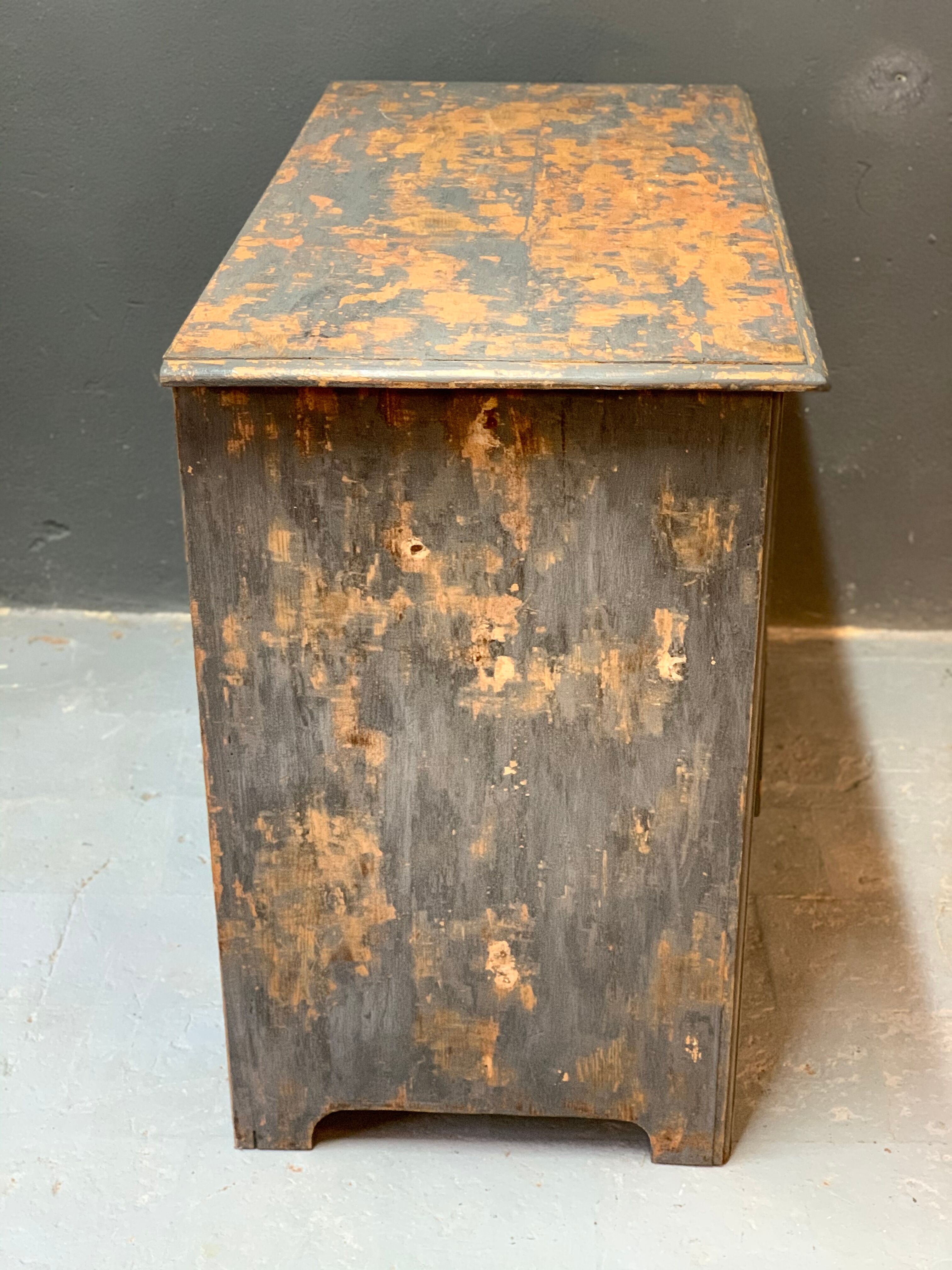 Dresser 1900 painted wood