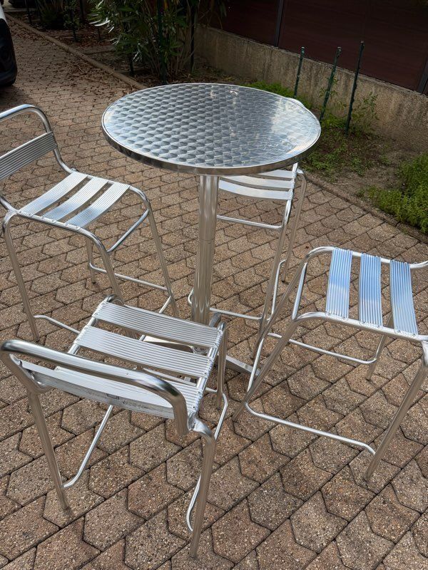 Table et 4 chaises rétro