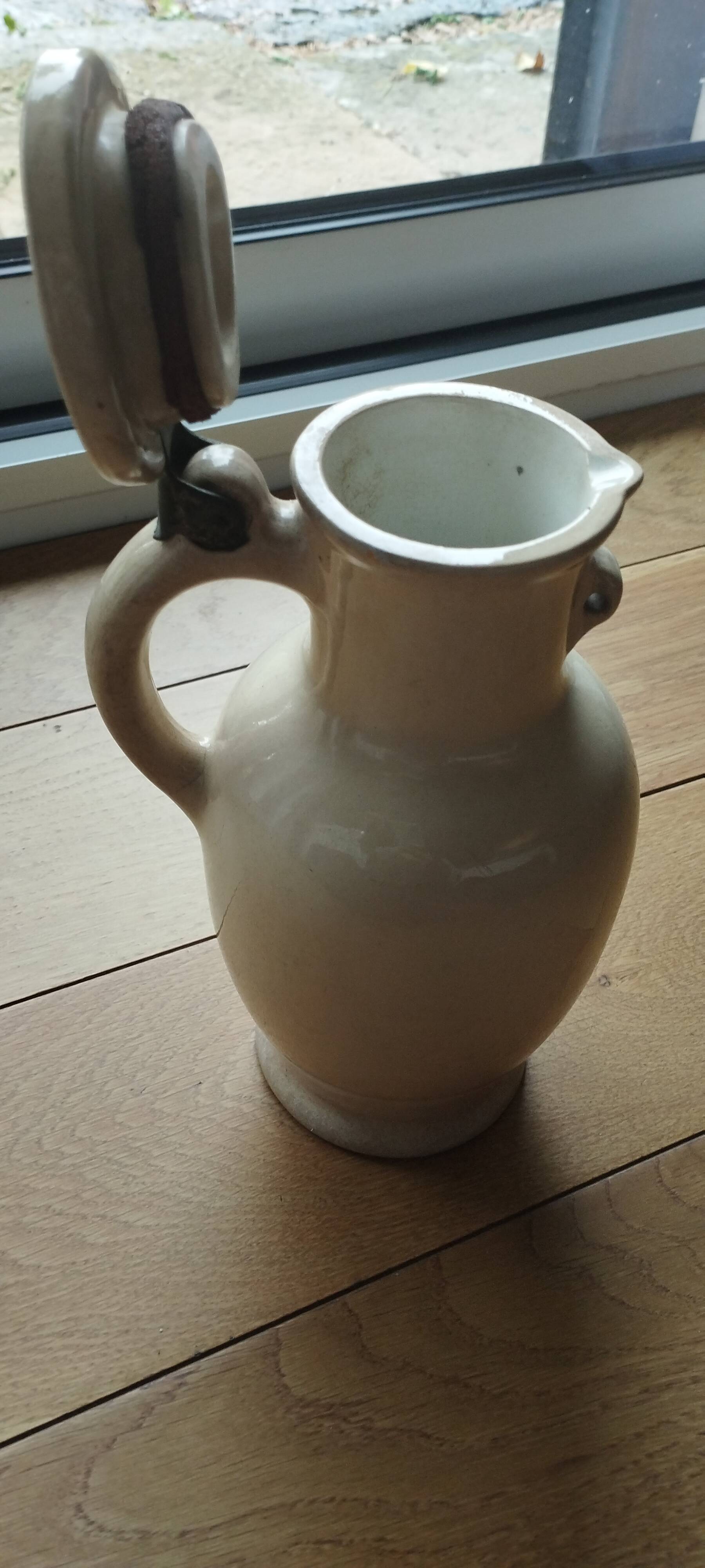 Pichet ancien en grès