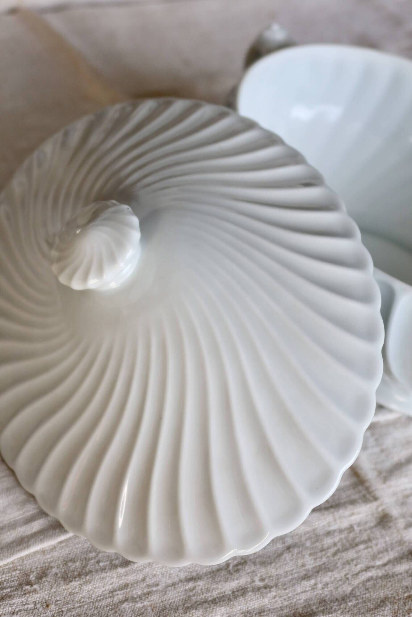 Vintage white porcelain soup tureen with twists from Limoges Haviland