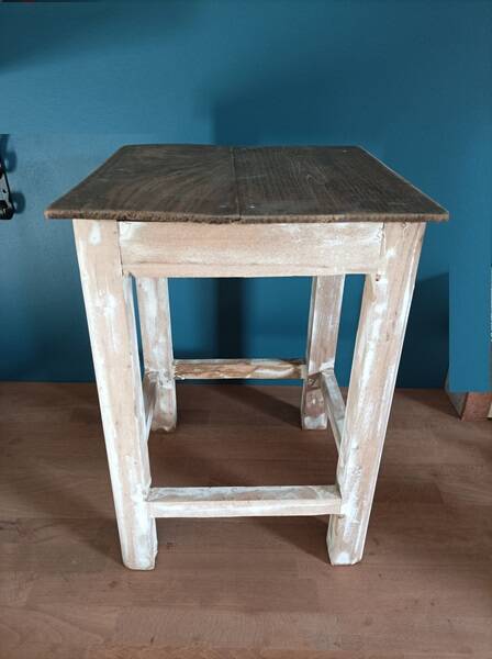 Solid wood stool square seat patinated feet