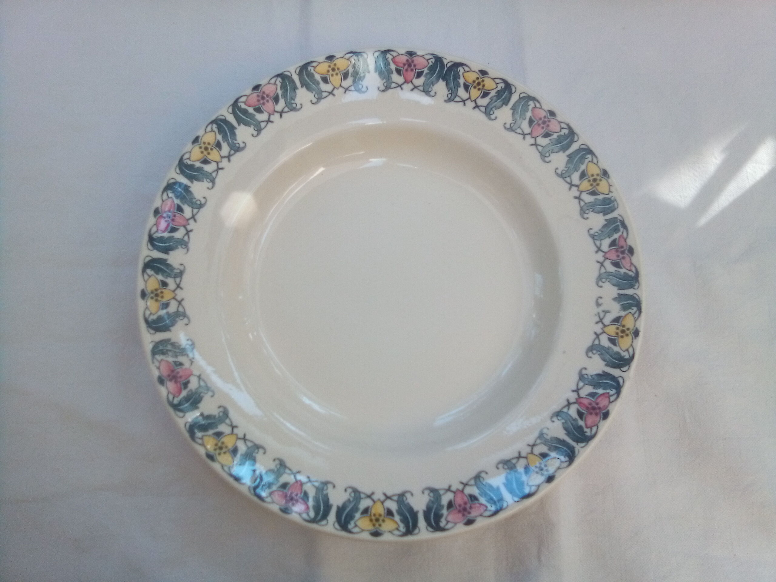 8 Terre de Fer Longchamp hollow plates