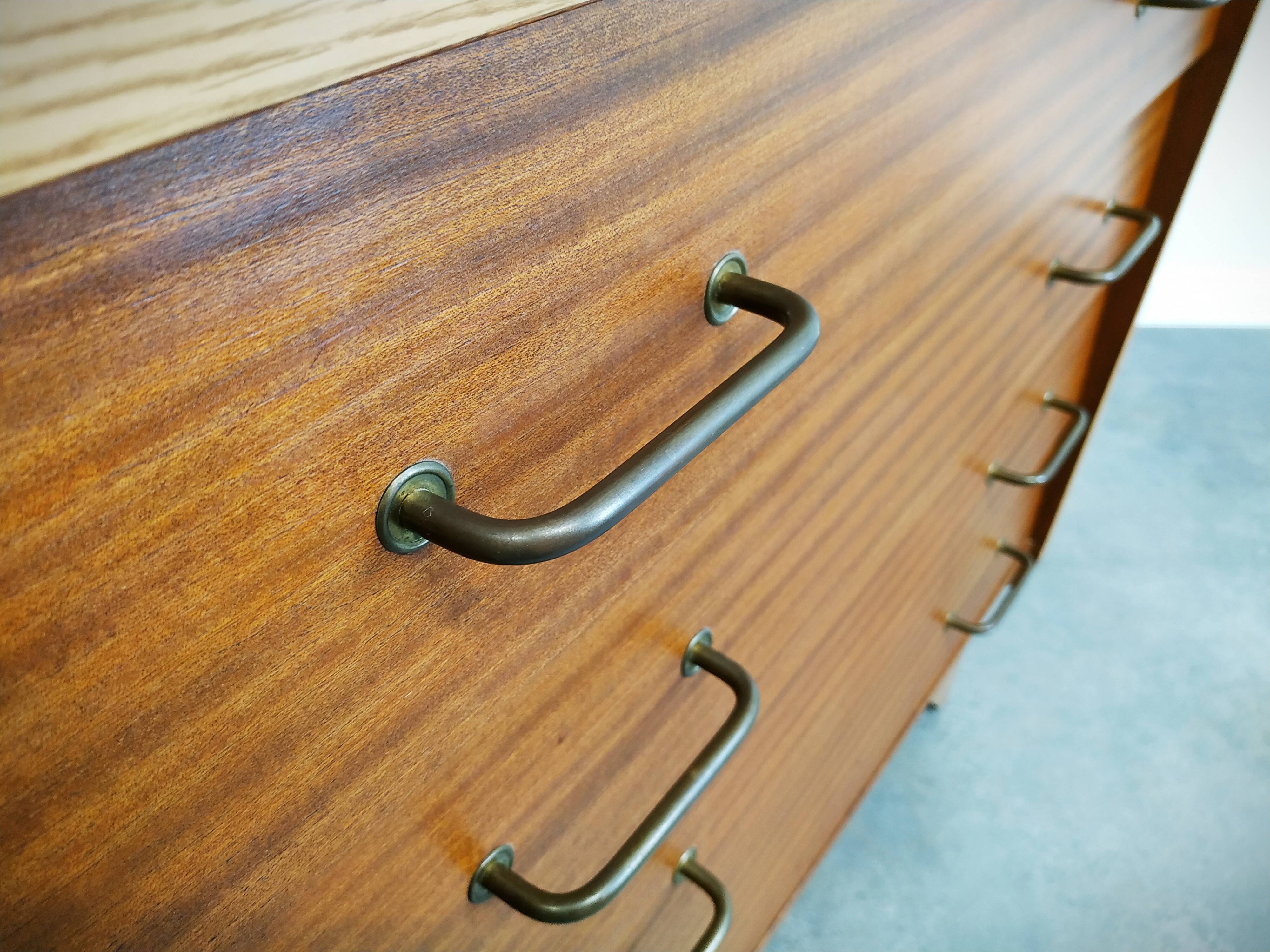 Compass feet dresser