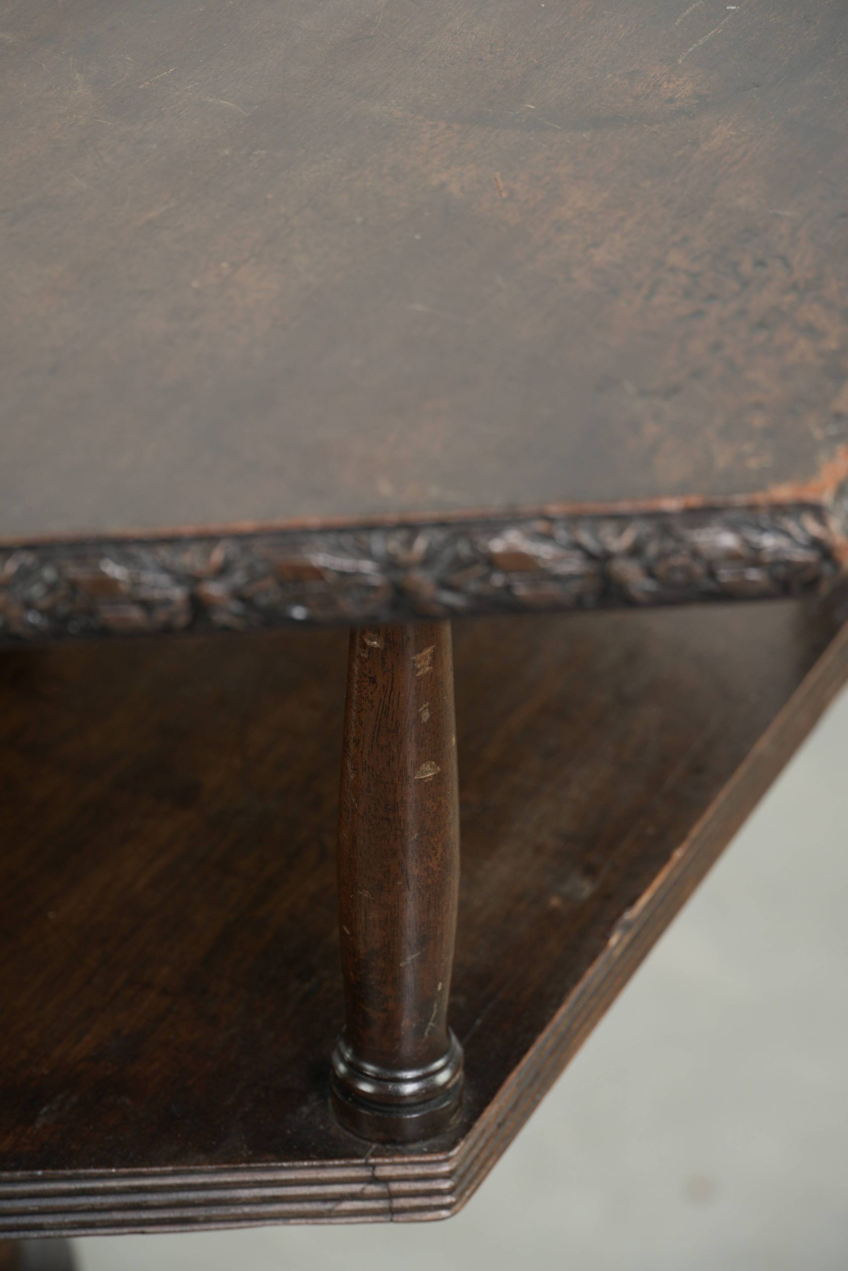 Antique wooden English rotating book table/side table from the 19th century