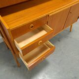 Teak fineer kast uit Zweden met lades, legplank en uitschuifbare plank