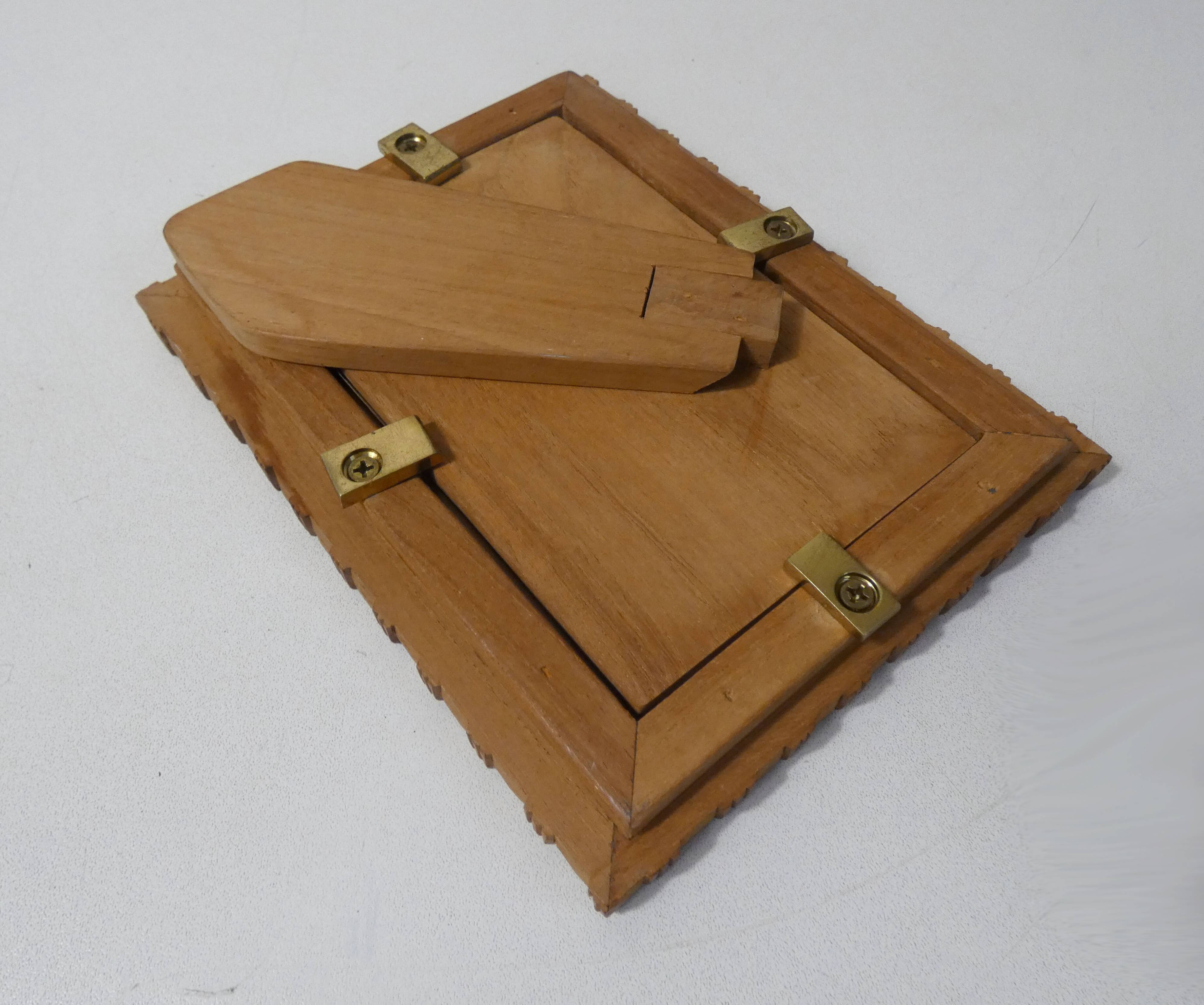 Cadre photo en bois sculpté