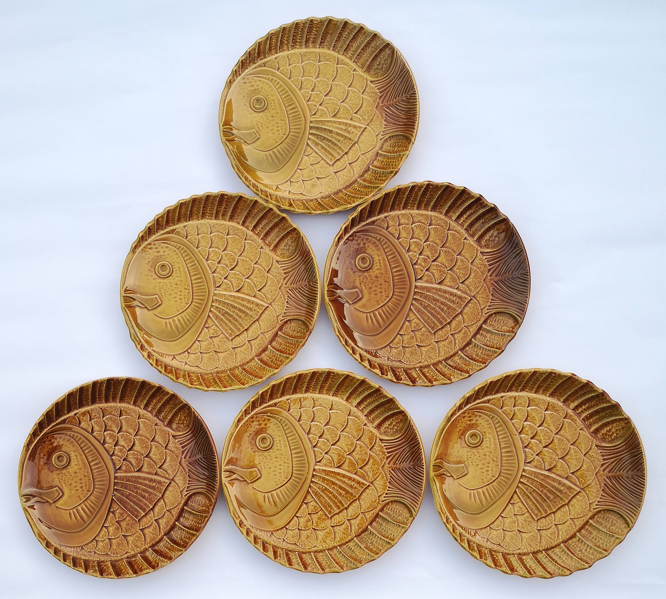 Vintage plates, Fish in barbotine