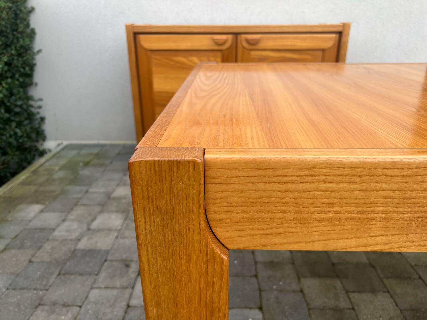 Maison Regain dining table