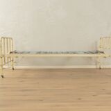 1920s bed