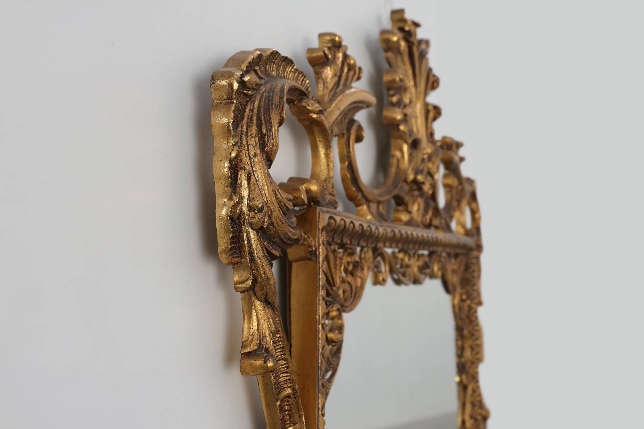 Miroir en métal doré de style Chippendale, Italie, 20e siècle
