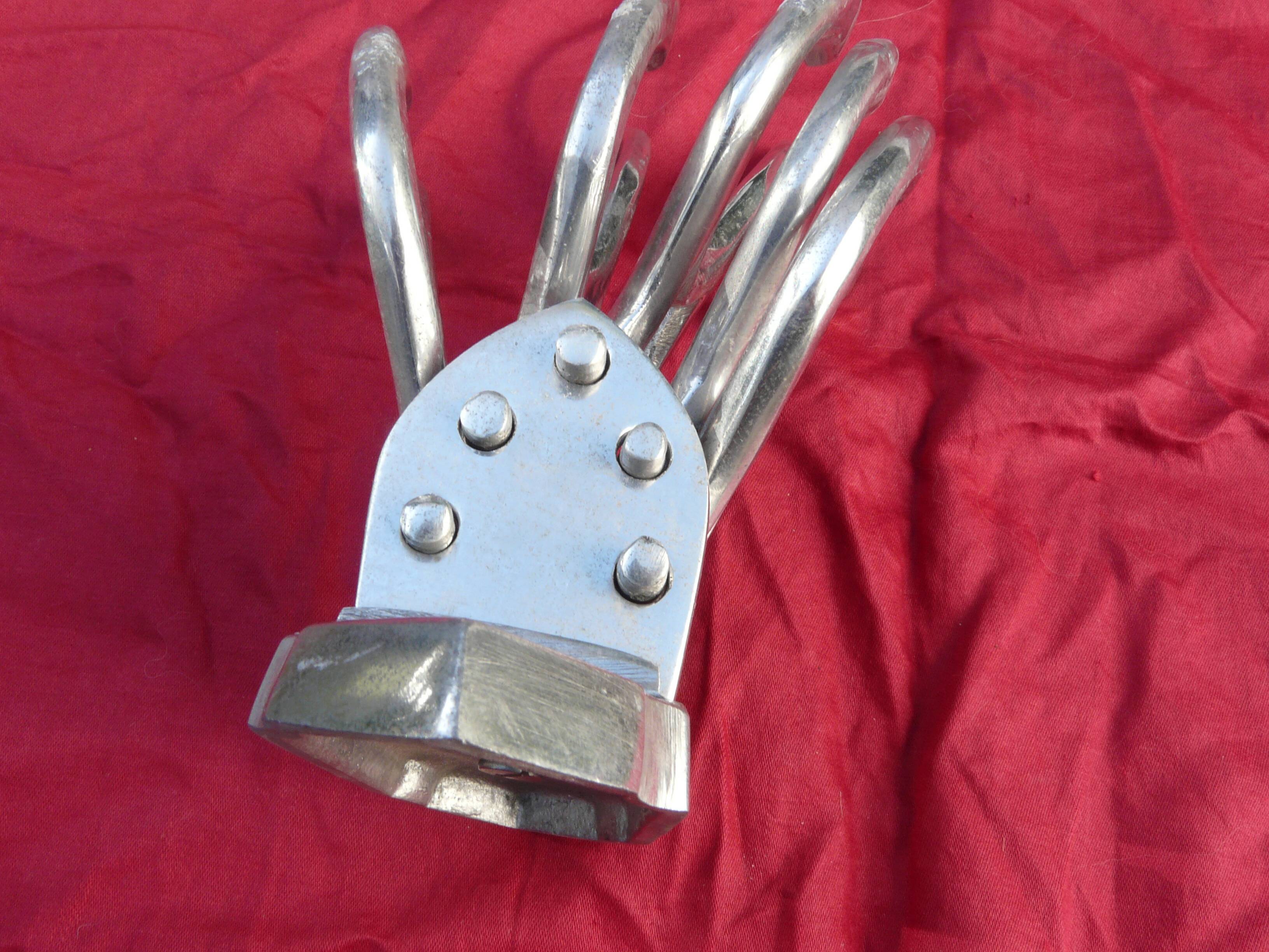 Aluminum wall coat rack with 5 double adjustable hooks