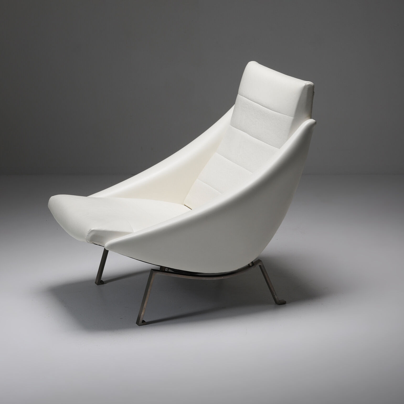 White Vinyl Lounge chair 1950s