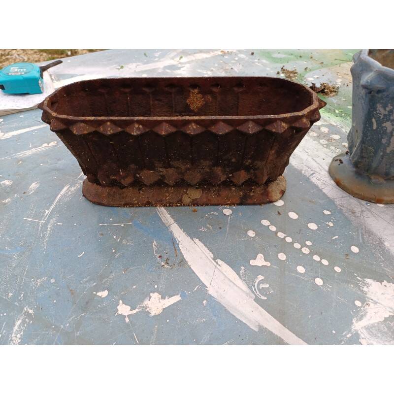 4 cast iron planters from 1900 from Charleville-Mézières
