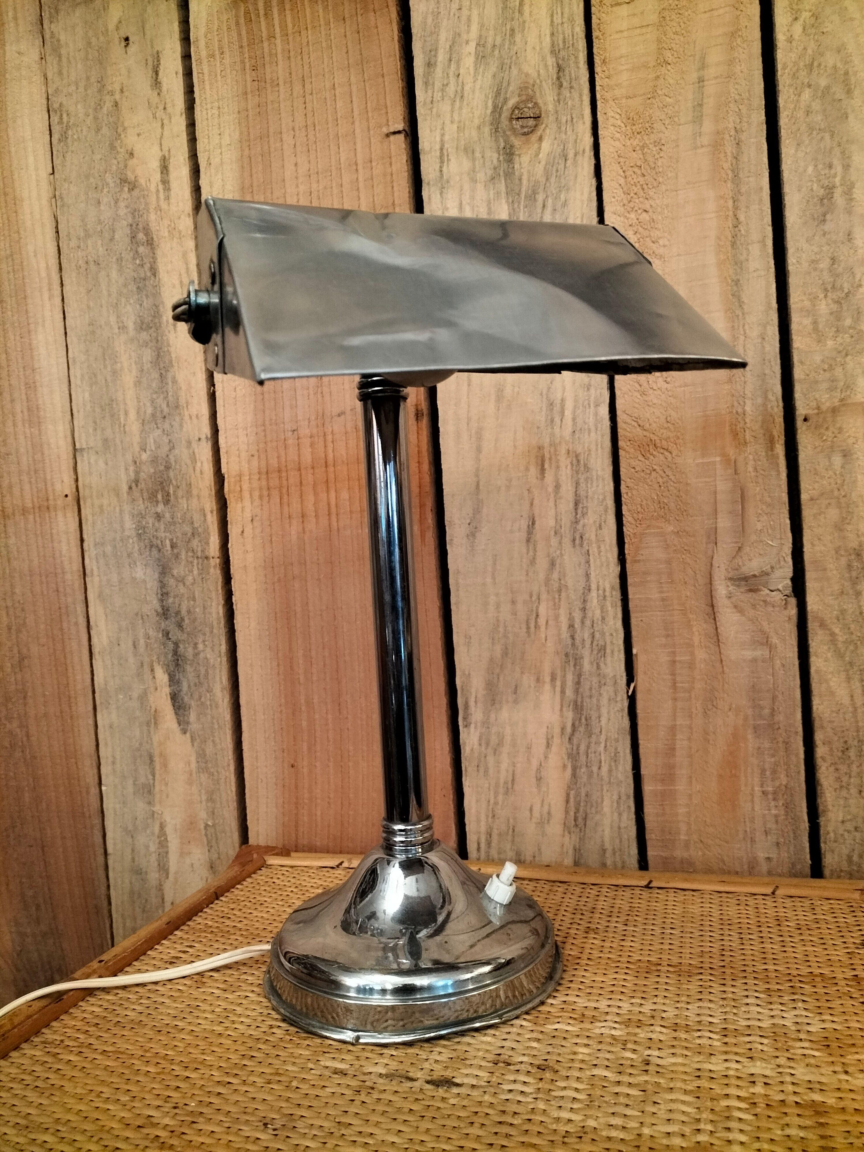 Desk lamp