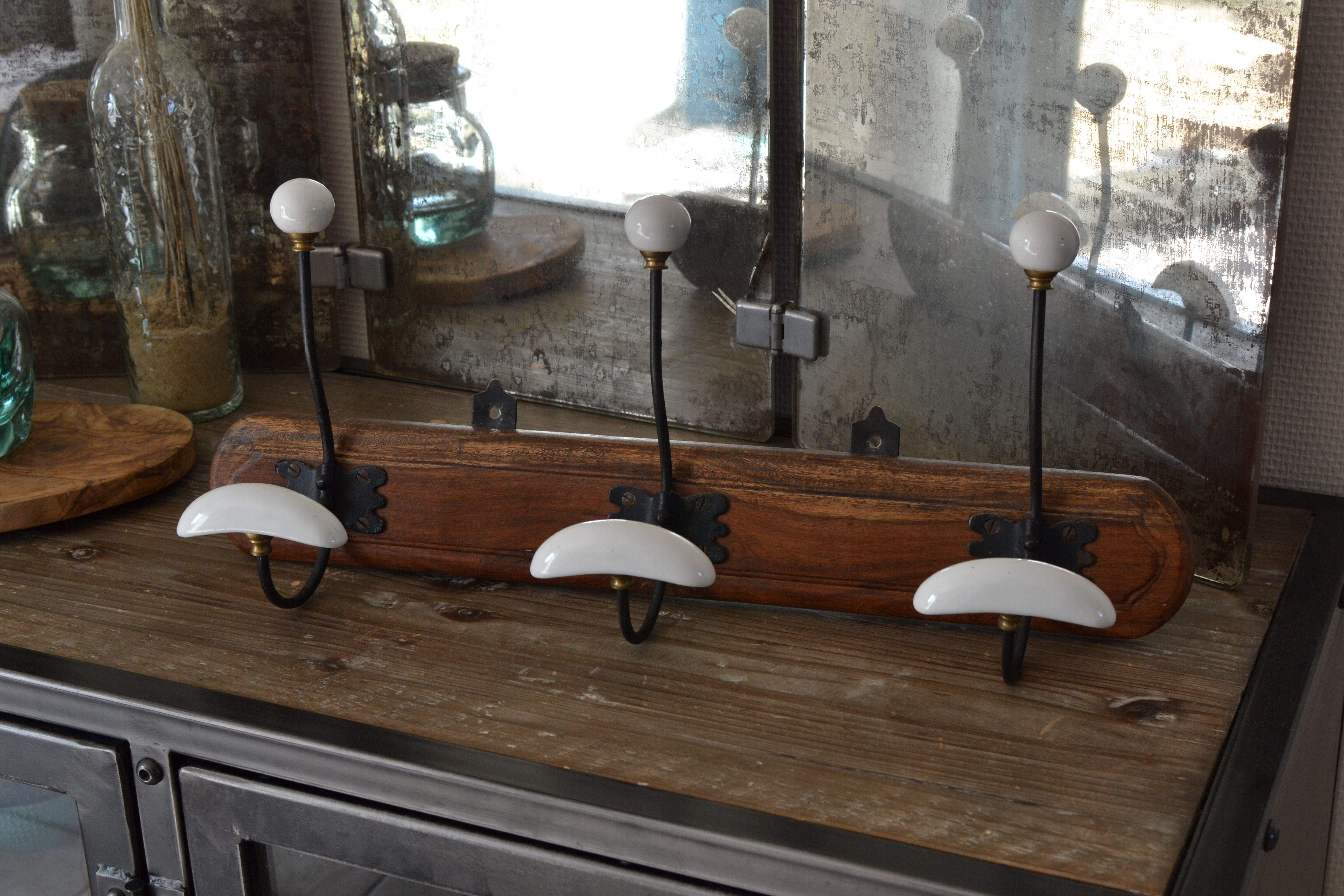 Vintage hook with 3 solid wood hooks